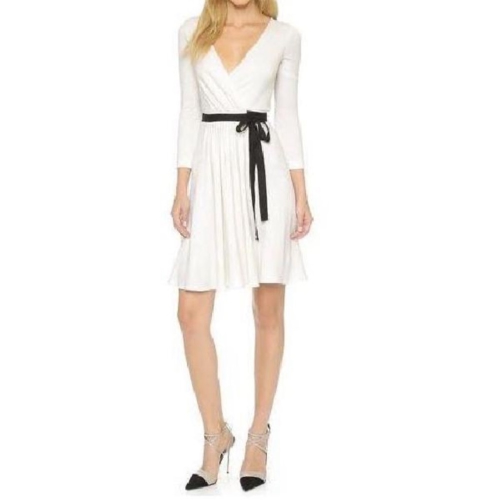 Diane von Furstenbeng Kendall Jenner Seduction Wrap dress - Picture 2 of 14